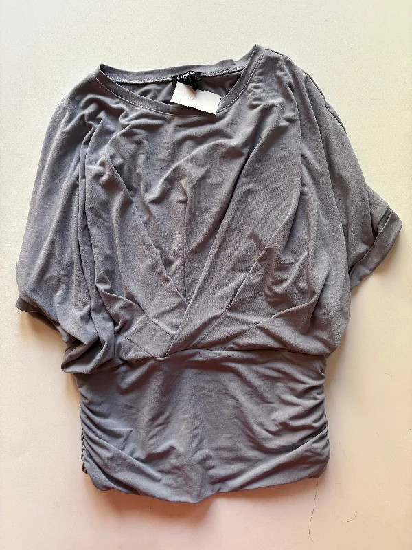 Women's Blouse with V-Shaped HemBlouse Short Sleeve By Express In Grey, Size: S