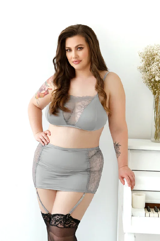 plus-size underwire plunge brasLAYNE BRALETTE & SKIRTED PANTY